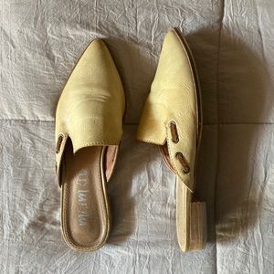 Mi.im Flats Pointed Toe Mules